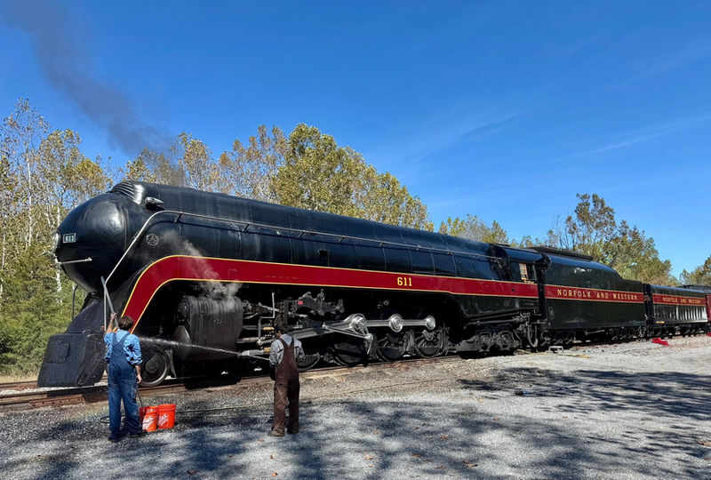 SUNSET MODELS 3RD RAIL NORFOLK & WESTERN #611 EXCURSION VERSIONS 2 RAIL