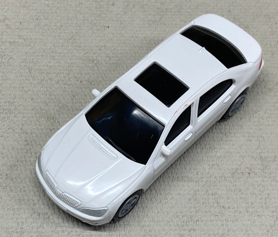 1:48 SCALE WHITE PLASTIC CAR