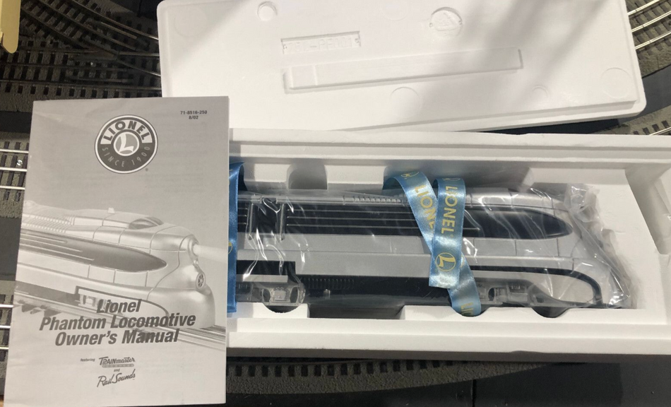 Phantom III Locomotive and 4 Car Set