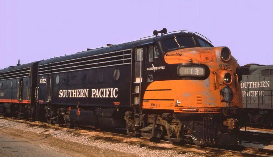 SUNSET MODELS 3RD RAIL EMD F7A AND B UNITS SP HALLOWEEN - 2 RAIL