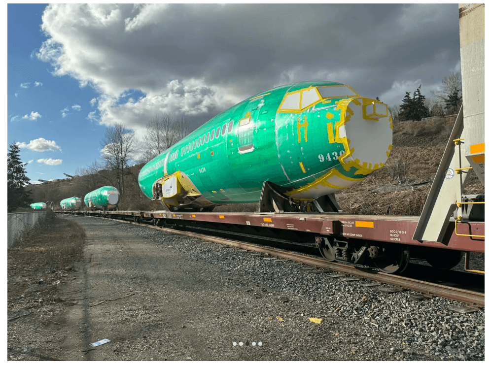 Fuselage Train GOLDEN GATE DEPOT O SCALE BOEING FUSELAGE 2 CAR SET - 2 RAIL – Old ...