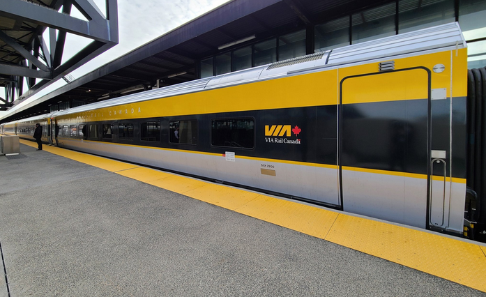 GOLDEN GATE DEPOT VIA SIEMENS VENTURE CARS STANDARD SCHEME INDIVIDUAL CARS - 3 RAIL