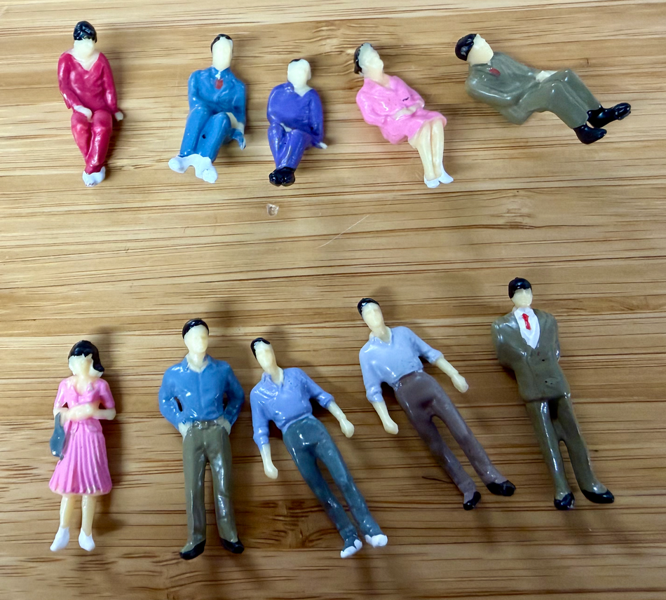 PAINTED PEOPLE (10 PEOPLE)